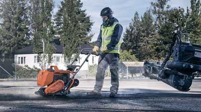 Womit Husqvarnas neue Akku-Rüttelplatten punkten