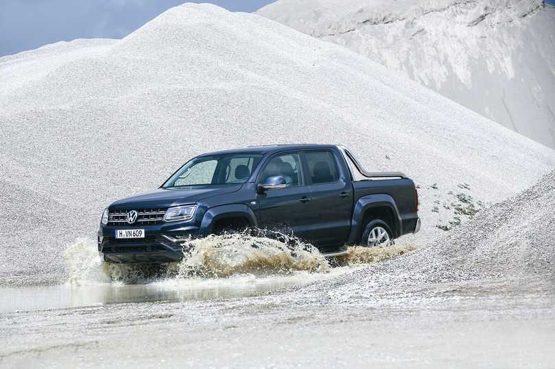Im Gelände fällt bei diesem Pickup auf: Dem VW Amarok fehlt ein Untersetzungsgetriebe, das elektronische Blockieren durchdrehender Räder funktioniert aber gut. | Foto: Volkswagen Im Gelände fällt bei diesem Pickup auf: Dem VW Amarok fehlt ein Untersetzungsgetriebe, das elektronische Blockieren durchdrehender Räder funktioniert aber gut. | Foto: Volkswagen