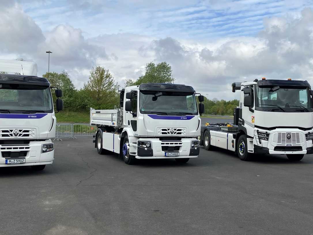 Erster Elektro-Trigenius Dreiseitenkipper bereit zum Testen Erster Elektro-Trigenius Dreiseitenkipper bereit zum Testen