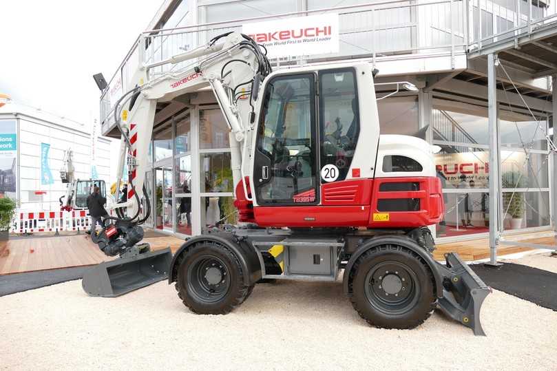 Der neueste Takeuchi-Mobilbagger TB 395 W mit zehn Tonnen Gewicht. | Foto: Schäfer Der neueste Takeuchi-Mobilbagger TB 395 W mit zehn Tonnen Gewicht. | Foto: Schäfer