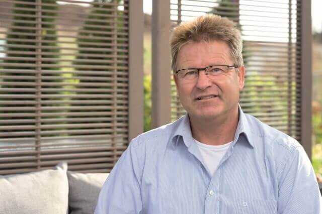 Stefan Weiß (53), Gärtnermeister Garten- und Landschaftsbau, ist geschäftsführender Inhaber der Feustel Gärten und Ideen GmbH in Bayreuth. Der Gärtner von Eden-Betrieb hat 35 Mitarbeiter. Stefan Weiß (53), Gärtnermeister Garten- und Landschaftsbau, ist geschäftsführender Inhaber der Feustel Gärten und Ideen GmbH in Bayreuth. Der Gärtner von Eden-Betrieb hat 35 Mitarbeiter.