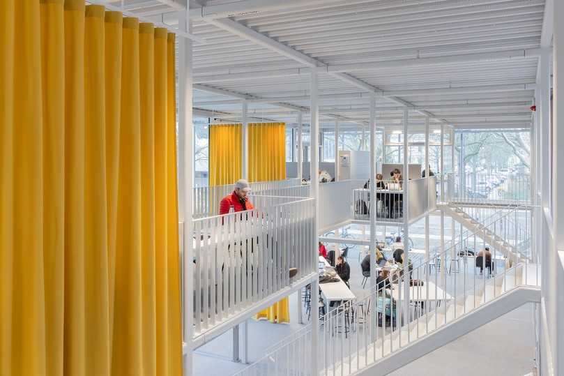 Durch ein Minimum an Vorgaben von der Architektur erreicht das Gebäude ein Maximum an Möglichkeiten. | Foto: Iwan Baan Photography B.V. & Lemmart Durch ein Minimum an Vorgaben von der Architektur erreicht das Gebäude ein Maximum an Möglichkeiten. | Foto: Iwan Baan Photography B.V. & Lemmart