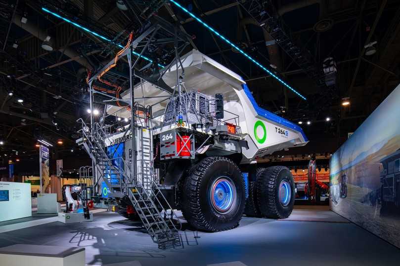 Liebherr stellt auf der Bauma den batterieelektrischen und autonomen Mining-Muldenkipper T 264 zum ersten Mal einem großen, internationalen Publikum außerhalb der Bergbauindustrie vor. | Foto: Liebherr Liebherr stellt auf der Bauma den batterieelektrischen und autonomen Mining-Muldenkipper T 264 zum ersten Mal einem großen, internationalen Publikum außerhalb der Bergbauindustrie vor. | Foto: Liebherr
