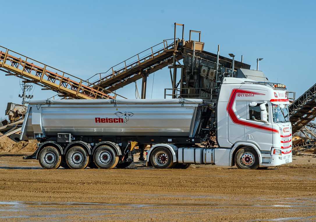 Reisch greift mit Alubox-R und Steelpipe-R ins Baugeschäft ein