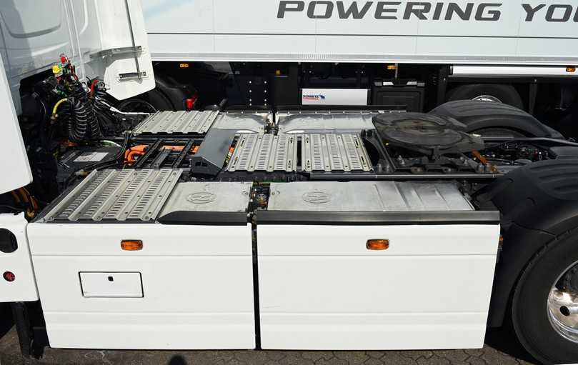 Bis zu fünf LFP-Batteriepakete mit maximal 525 kWh lassen sich unter der Kabine und am Chassis montieren. | Foto: FH