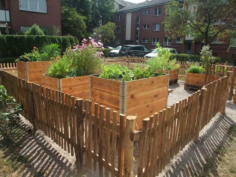 Ein Mietergarten als Nachbarschaftstreff. | Foto: Hochbeet Hamburg