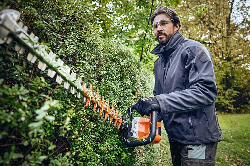 Der bürstenlose, elektronisch gesteuerte EC-Motor der Stihl HSA 100 erzeugt eine konstant hohe Hubzahl. | Foto: Stihl Der bürstenlose, elektronisch gesteuerte EC-Motor der Stihl HSA 100 erzeugt eine konstant hohe Hubzahl. | Foto: Stihl