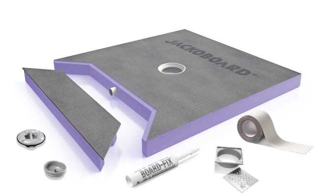 Das Duschelement „Jackoboard Aqua Reno“ mit integriertem Ablaufsystem wird im Set geliefert mit Design-Rost aus Edelstahl, dem Kleb- und Dichtstoff „Board-Fix“ sowie einem 10 m Dichtband. | Abb.: Jackon Insulation GmbH