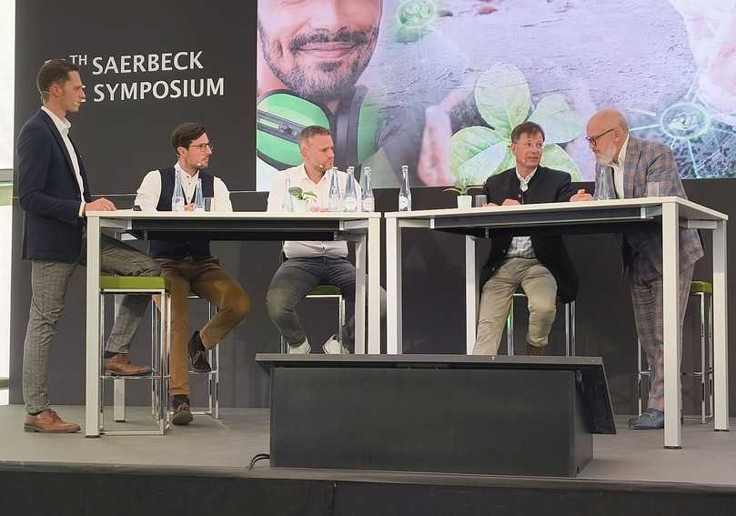 V.l.: Moderator Daniel Hatke (Saertex multiCom), Roland Fischer (ISAS), Malte Nowak (Rainer Kiel), Prof. Dr. Mark von Wietersheim (Breyer Rechtsanwälte), Dr. Robert Stein (Stein Ingenieure) | Foto: B_I/Valdix V.l.: Moderator Daniel Hatke (Saertex multiCom), Roland Fischer (ISAS), Malte Nowak (Rainer Kiel), Prof. Dr. Mark von Wietersheim (Breyer Rechtsanwälte), Dr. Robert Stein (Stein Ingenieure) | Foto: B_I/Valdix