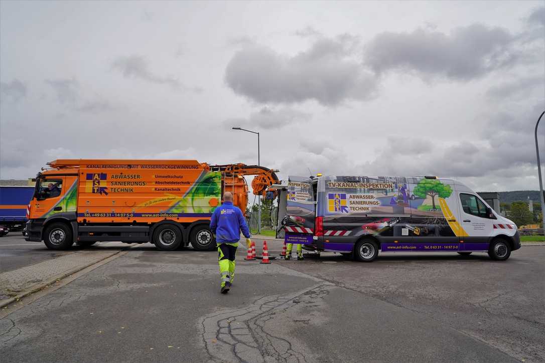 IBAK stattet A.S.T.-Transporter für Kanalinspektion aus – Spülen, Inspizieren, Vermessen IBAK stattet A.S.T.-Transporter für Kanalinspektion aus – Spülen, Inspizieren, Vermessen