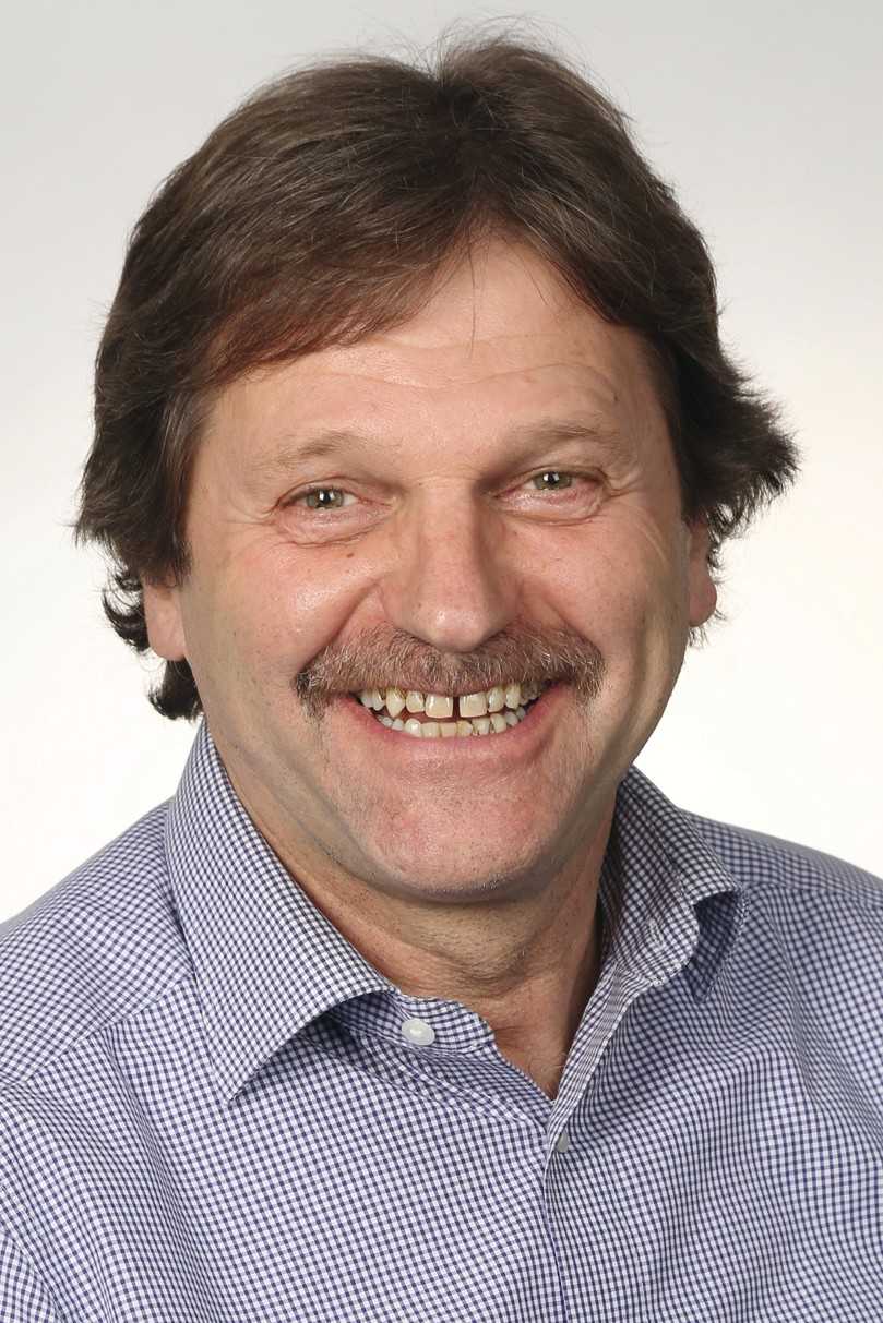 Autor Peter Klug ist Diplom-Forstwirt und seit 1997 v. RP FR ö.b.v. Sachverständiger für Baumpflege, Verkehrssicherheit von Bäumen und Gehölzwertermittlung. Er ist Inhaber der Firma Arbus-Medien & Produkte für den Grünbereich und des Sachverständigenbüros P. Klug. Neben der Veröffentlichung verschiedener Fachbücher erarbeitete er zusammen mit INOVAGIS das Baumkatastersystem Arbokat. Kontakt: p.klug@arbus.de | Foto: Peter Klug Autor Peter Klug ist Diplom-Forstwirt und seit 1997 v. RP FR ö.b.v. Sachverständiger für Baumpflege, Verkehrssicherheit von Bäumen und Gehölzwertermittlung. Er ist Inhaber der Firma Arbus-Medien & Produkte für den Grünbereich und des Sachverständigenbüros P. Klug. Neben der Veröffentlichung verschiedener Fachbücher erarbeitete er zusammen mit INOVAGIS das Baumkatastersystem Arbokat. Kontakt: p.klug@arbus.de | Foto: Peter Klug