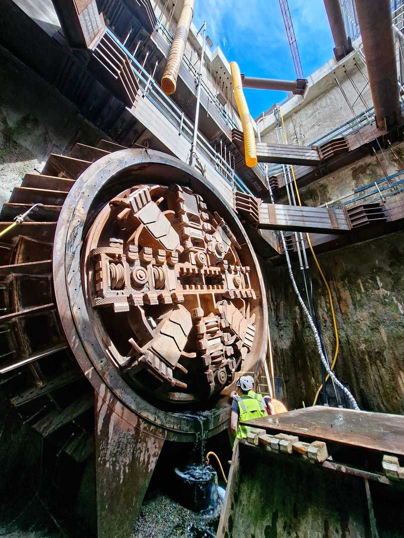Mixschild „Elsa“ erreicht den Zielschacht der ElbX-Baustelle. | Foto: Herrenknecht
