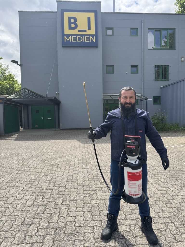 „Der Arbeitsdruck ist sekundenschnell verfügbar ohne händische Vorarbeit und lässt sich stufenlos zwischen 0,5 und 3,5 bar regulieren“, erläutert Hasan Sahin. | Foto: B_I MEDIEN/jh