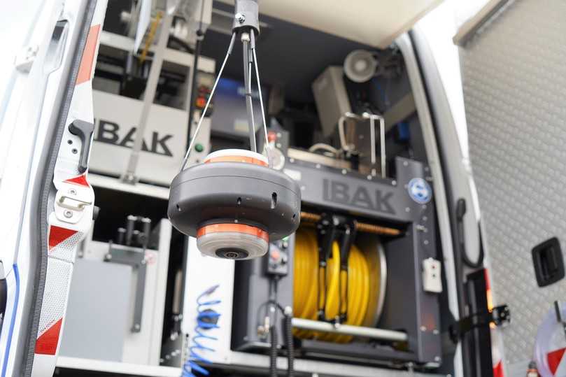 Unmittelbar nach der Hauptkanalbefahrung schließt sich mit wenigen Handgriffen die Inspektion des Schachtes mit der Panoramo SI 4K an. | Foto: IBAK Unmittelbar nach der Hauptkanalbefahrung schließt sich mit wenigen Handgriffen die Inspektion des Schachtes mit der Panoramo SI 4K an. | Foto: IBAK