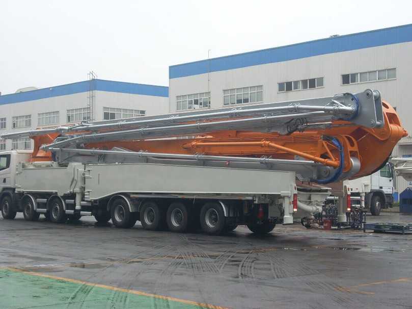 Um 101 Meter Höhe zu erreichen, mussten Cifa und Zoomlion zu besonderen Mitteln greifen: Die letzten vier Segmente des 7-Arm-Mastes wurden aus Carbon gefertigt. | Foto. Cifa Um 101 Meter Höhe zu erreichen, mussten Cifa und Zoomlion zu besonderen Mitteln greifen: Die letzten vier Segmente des 7-Arm-Mastes wurden aus Carbon gefertigt. | Foto. Cifa