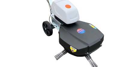 Akku-Wildkrautbürste mit langen Federstahlborsten