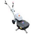 Akku-Wildkrautbürste mit langen Federstahlborsten