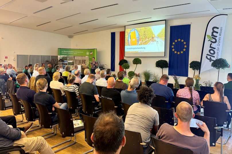 Forum für den Wissenstransfer: In einem Vortrag ging es um „Möglichkeiten und Grenzen beim Einsatz von Lasern für Pflanzenschutz und Unkrautregulierung im Gartenbau“. | Foto: Mario J. Wienert/florum.de