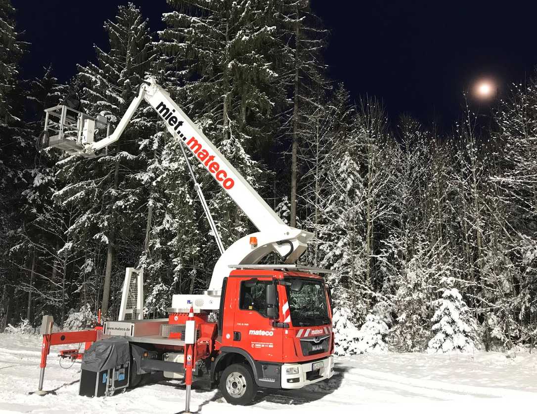 Arbeitsbühnen im Winter: Sicher arbeiten auf der Baustelle Arbeitsbühnen im Winter: Sicher arbeiten auf der Baustelle