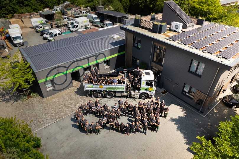Breit aufgestellt im GaLaBau: das Oar-Team auf dem Betriebshof in Dänischenhagen bei Kiel. | Foto: Oar Gartenservice Breit aufgestellt im GaLaBau: das Oar-Team auf dem Betriebshof in Dänischenhagen bei Kiel. | Foto: Oar Gartenservice