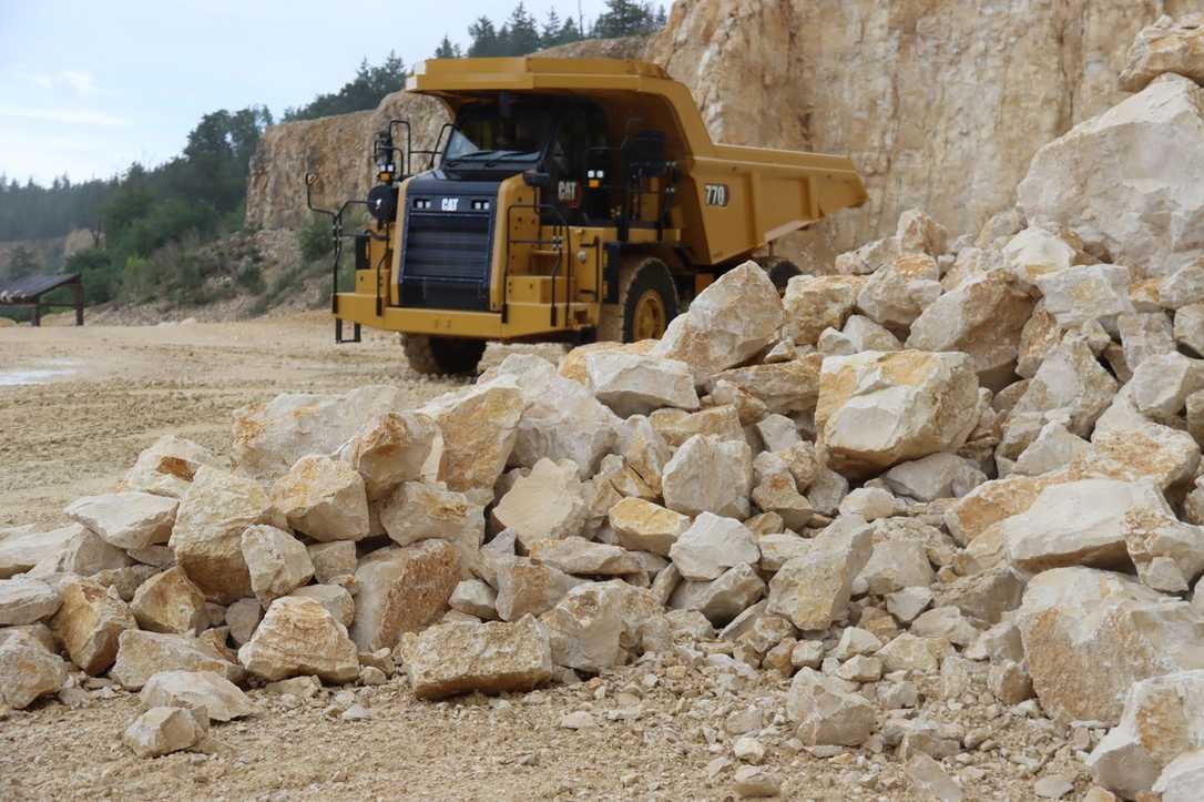 Cat 770 im Steinbruch: Warum sich der schnelle Abschied nach 3 Jahren rechnet