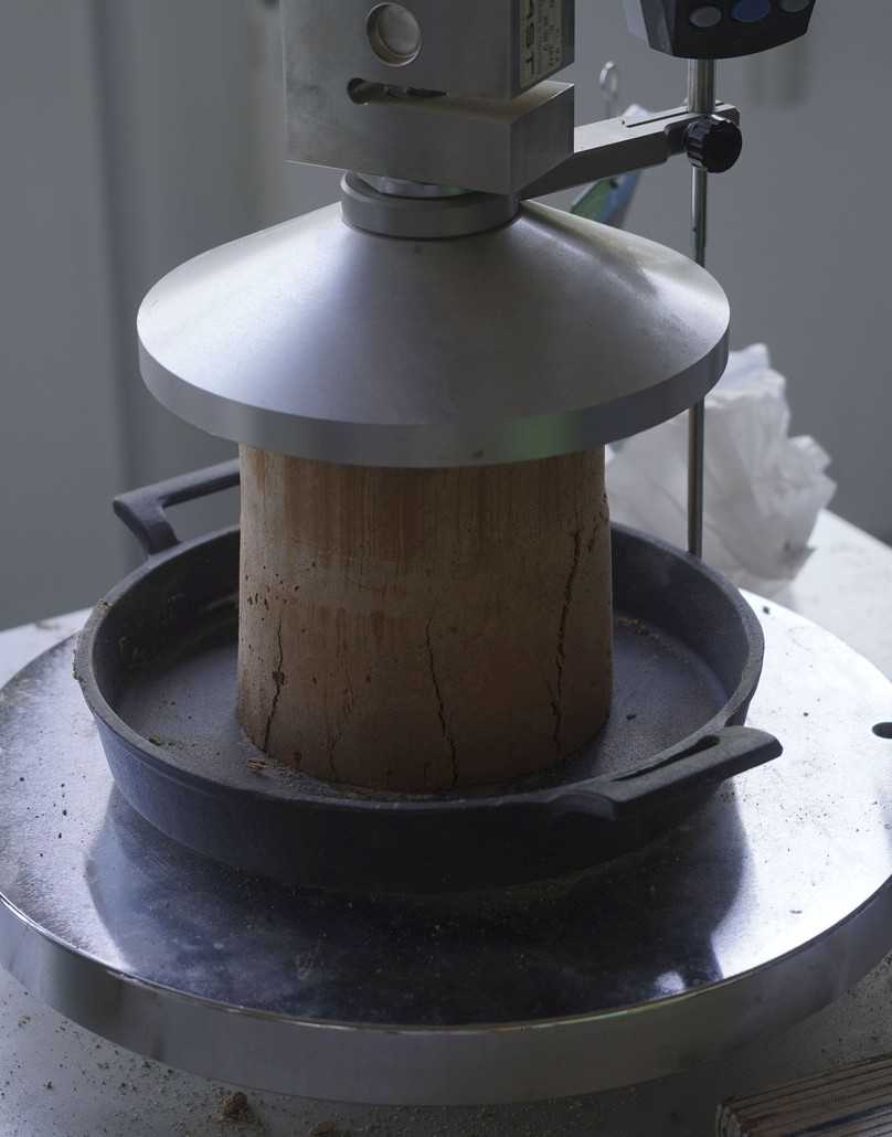 Einaxiale Druckfestigkeit FB - Messung einaxiale Druckfestigkeit als Kurz- und Langzeitversuch | Foto: FiFB