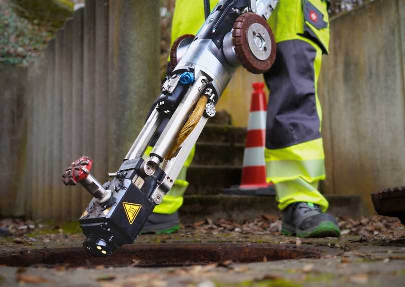 Vor zehn Jahren wurde der erste MicroGator von IBAK Robotics auf den Markt gebracht. Seither überzeugt der elektrische Fräsroboter durch seine Zuverlässigkeit im täglichen Einsatz. | Foto: IBAK