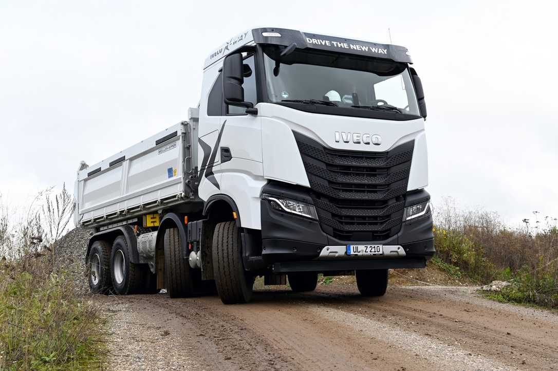 Fahrbericht: Iveco X-Way 8x4 mit Dreiseitenkipper im Test Fahrbericht: Iveco X-Way 8x4 mit Dreiseitenkipper im Test