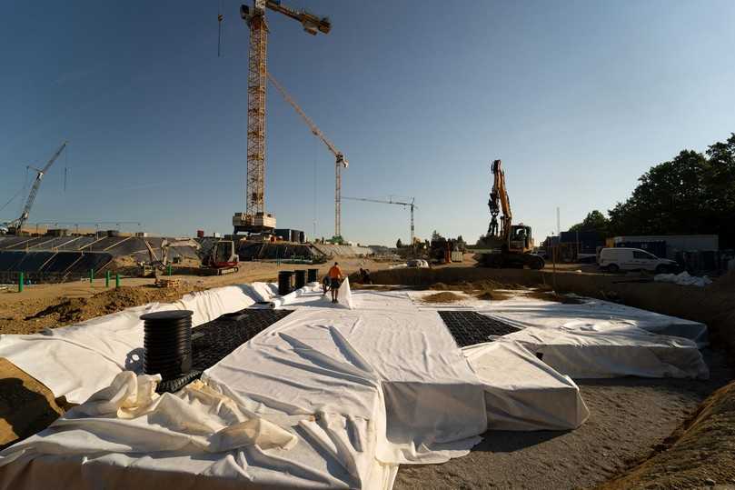 Der Blockverbund wurde anschließend mit Geotextil eingeschlagen. | Foto: Graf Der Blockverbund wurde anschließend mit Geotextil eingeschlagen. | Foto: Graf