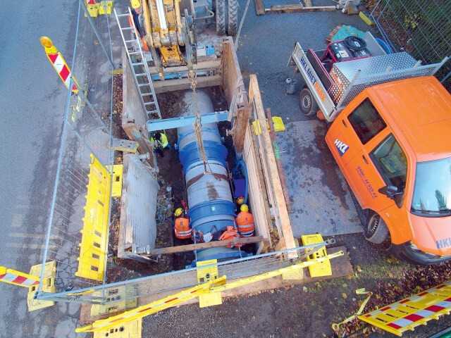 Wiederverbinden der sanierten Rohrleitung | Fotos: Pfaffinger