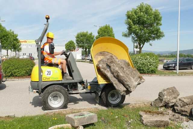 Seit diesem Jahr auf dem Markt: Der Elektrodumper DW15e macht überall da eine gute Figur, wo Abgasemissionen und Motorenlärm unerwünscht sind. | Fotos: Wacker Neuson