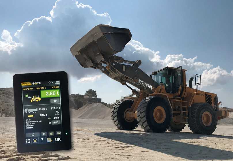 Das Touch-Display der neuen Moba-Radladerwaage HLC 4000: Wägedaten können per web an andere Geräte übertragen werden. | Foto: Moba Das Touch-Display der neuen Moba-Radladerwaage HLC 4000: Wägedaten können per web an andere Geräte übertragen werden. | Foto: Moba