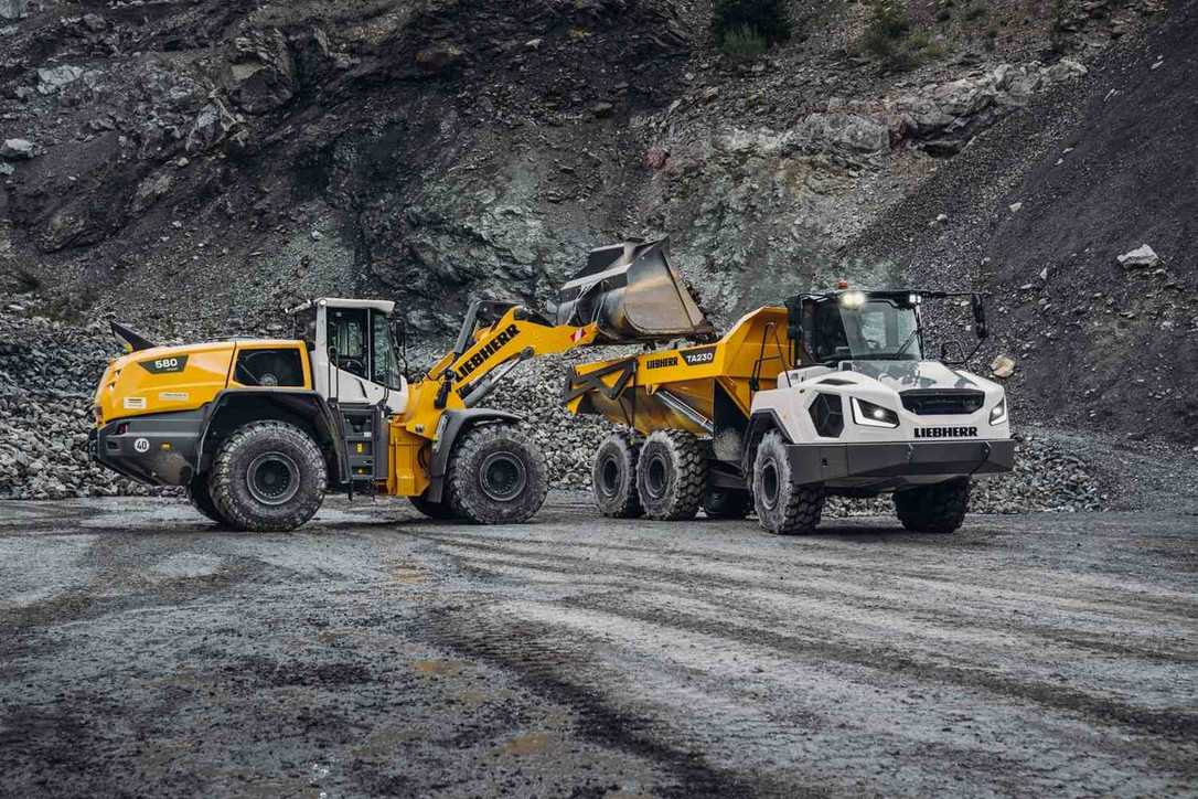 Liebherr Baumaschinen für die Gewinnungsindustrie auf der Steinexpo in Homberg (Ohm) Liebherr Baumaschinen für die Gewinnungsindustrie auf der Steinexpo in Homberg (Ohm)