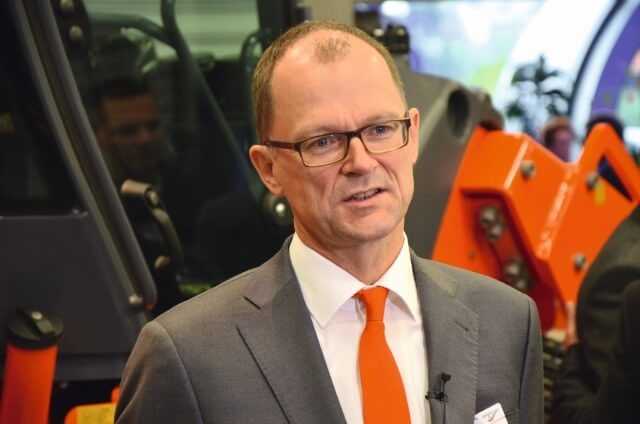 „Wir mussten die Art, wie wir produzieren, verändern.“ – Dr. Stefan Klumpp hat mit seinem Vorstandskollegen Reinhold Baisch das Hamm-Werk fit für den Aufschwung gemacht. „Wir mussten die Art, wie wir produzieren, verändern.“ – Dr. Stefan Klumpp hat mit seinem Vorstandskollegen Reinhold Baisch das Hamm-Werk fit für den Aufschwung gemacht.