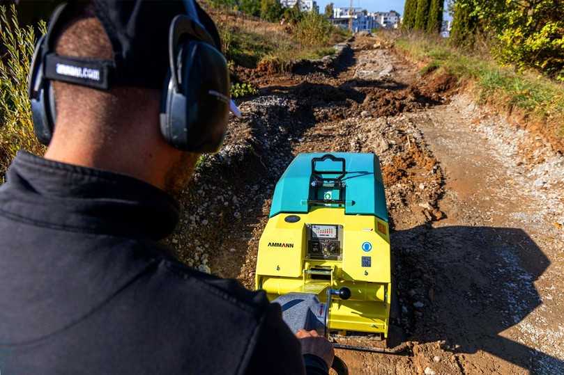 Das optional erhältliche Ammann Verdichtungsmess-System ACE zeigt dem Bediener den relativen Wert der erreichten Materialsteifigkeit an. | Foto: Ammann Das optional erhältliche Ammann Verdichtungsmess-System ACE zeigt dem Bediener den relativen Wert der erreichten Materialsteifigkeit an. | Foto: Ammann
