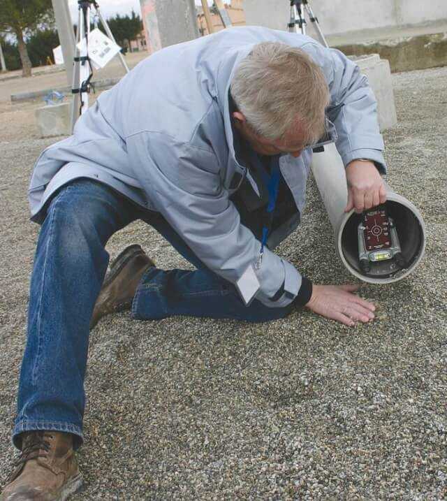 Der Kanalbaulaser DG711 verfügt über einen integrierten Richtungsalarm, der ausgelöst wird, sobald die vorher eingestellte Richtung nicht mehr stimmen sollte. | Foto: E. Bauer. Der Kanalbaulaser DG711 verfügt über einen integrierten Richtungsalarm, der ausgelöst wird, sobald die vorher eingestellte Richtung nicht mehr stimmen sollte. | Foto: E. Bauer.