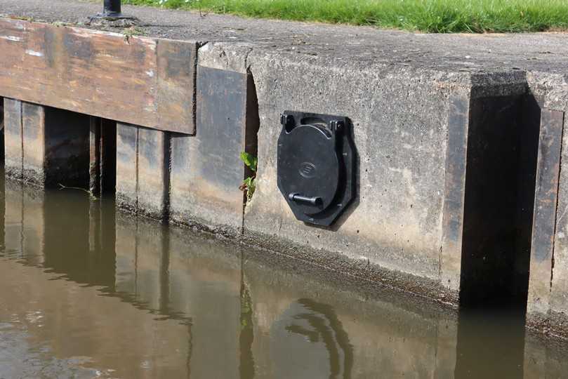 Mechanisch gesteuerte Sicherheit: Die Rückstauklappe FV von Fernco öffnet bei Abfluss automatisch und schließt zuverlässig bei Rückfluss – ganz ohne Strom. | Foto: Fernco