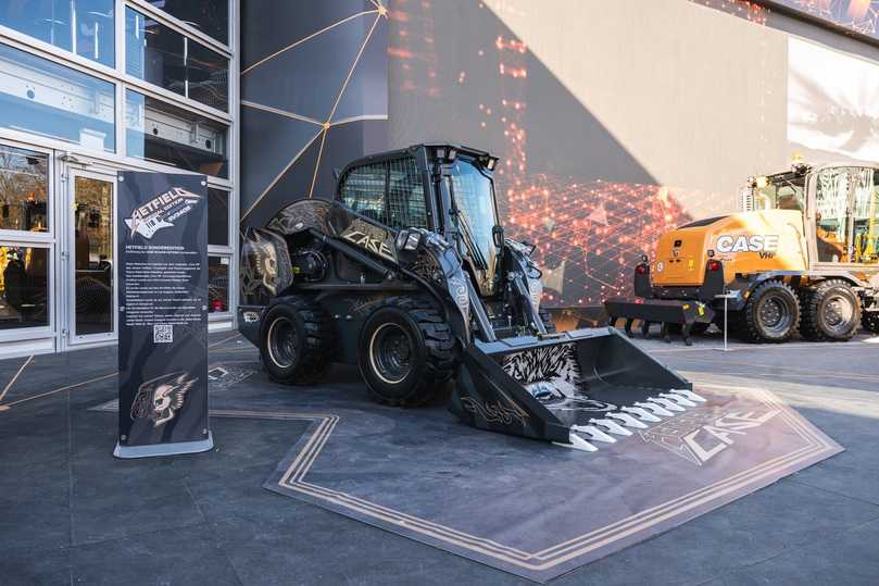 Case zeigt auf der baume einen besonderen Kompaktlader, inspiriert von Metallica-Frontmann James Hetfield. | Foto: Case