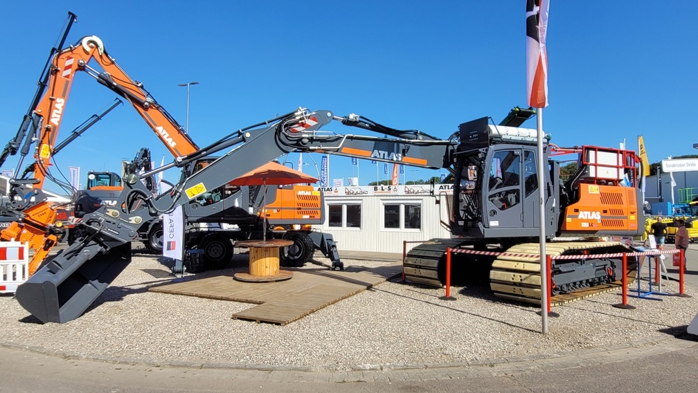 Panzer-Bagger als Messe-Highlight bei Atlas von der Wehl