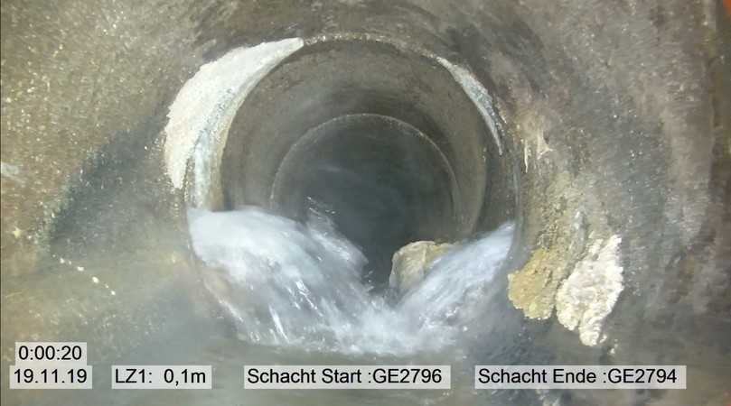 Vorgefundene Schadensbilder: Betonrohr DN 800 – undichte Muffe bei Stat. 1,40 m | Foto: Swietelsky Faber