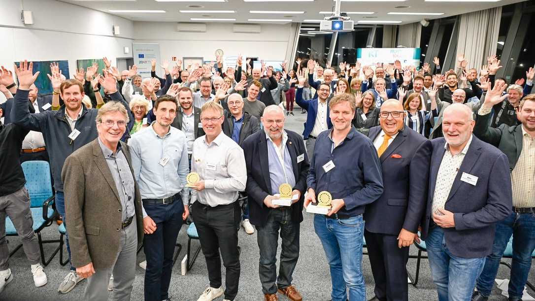 „Goldener Kanaldeckel 2025“ für Bochum, Ettlingen und Arnheim „Goldener Kanaldeckel 2025“ für Bochum, Ettlingen und Arnheim