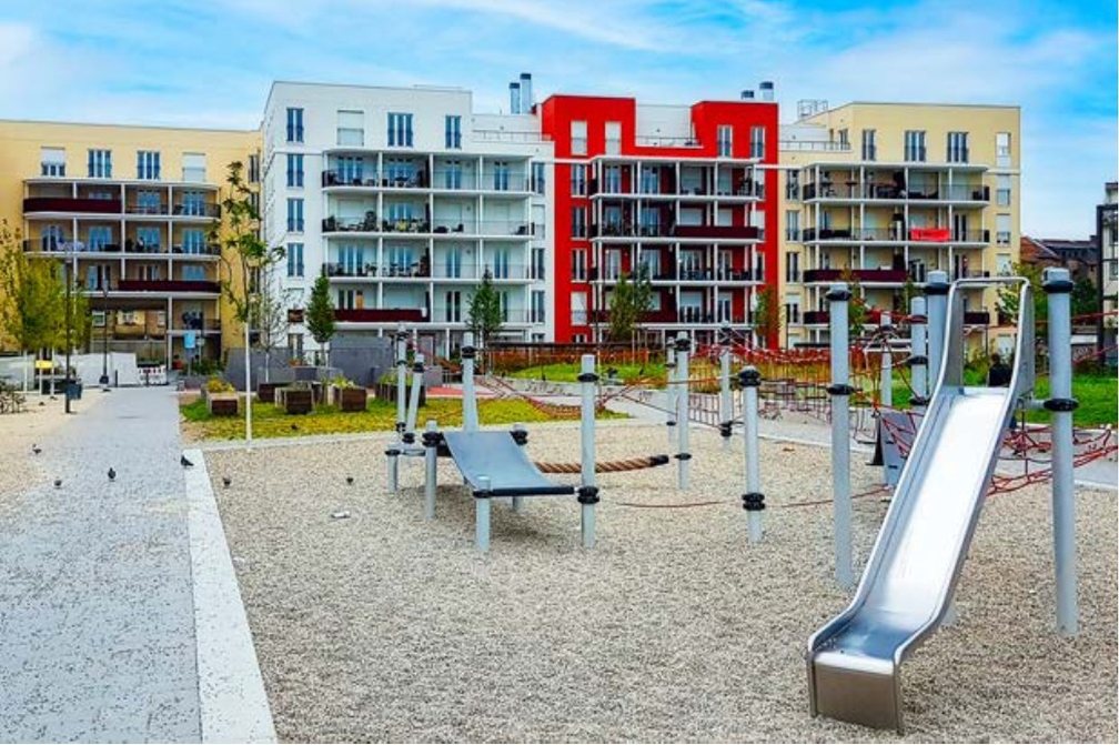 Kalksandstein-Mehrfamilienhaus erhält Bestnoten