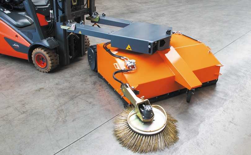 Die bema Sweezy 40 WD ist wendig durch den
zentralen Lenkpunkt | Foto: Bema GmbH Maschinenfabrik Die bema Sweezy 40 WD ist wendig durch den
zentralen Lenkpunkt | Foto: Bema GmbH Maschinenfabrik