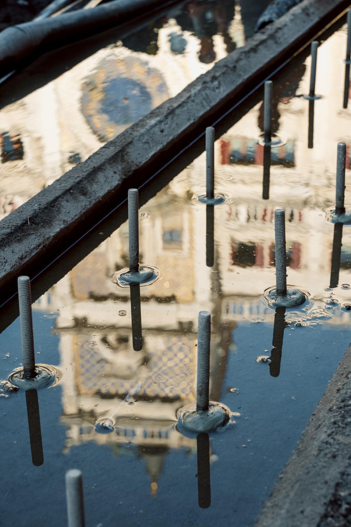 Praktisch für die Anwendung am Markusdom: Auch in wassergefüllten Bohrlöchern und bei der Unterwassermontage ist der fischer Injektionsmörtel FIS EM Plus im Verbund mit seinen Systemkomponenten die sichere Wahl. | Foto: Alberto Chiggiato