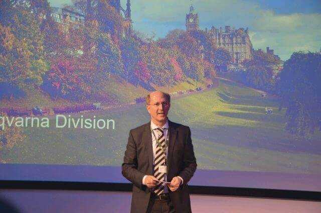 „Neue Technologie schafft neue Möglichkeiten“, sagte Husqvarna-Präsident Pavel Hajman, und verwies auf „bedeutende Investitionen“ seitens Husqvarna in die Weiterentwicklung neuer Produkte, vor allem auch im Bereich Robotertechnik. | Foto: B_I / Valdix