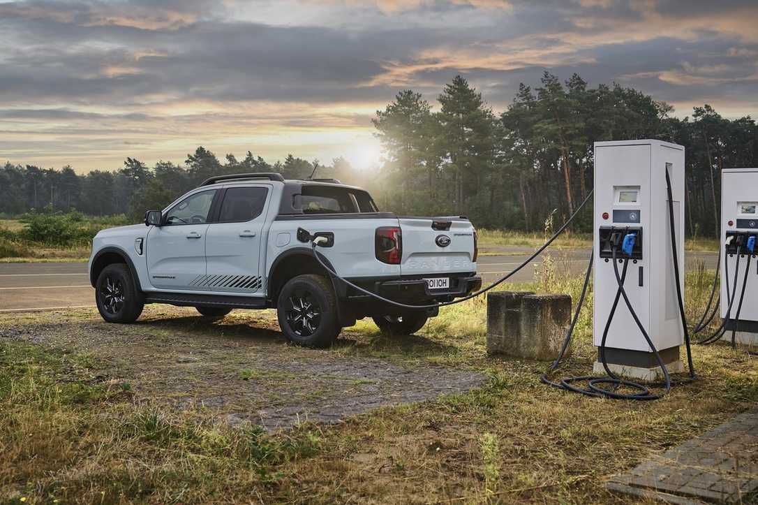 Weltpremiere: Ford stellt erste Hybrid-Version des Pick-up Ranger vor Weltpremiere: Ford stellt erste Hybrid-Version des Pick-up Ranger vor