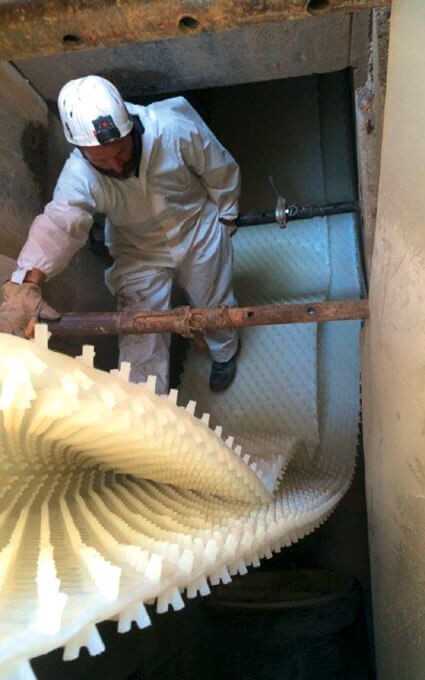 Noppenschlaucheinbau am Einzugsschacht Noppenschlaucheinbau am Einzugsschacht