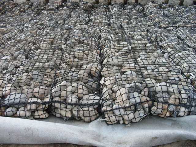 Bild 8: Steinmatratzen mit Textilnetz | Foto: S. Wiese