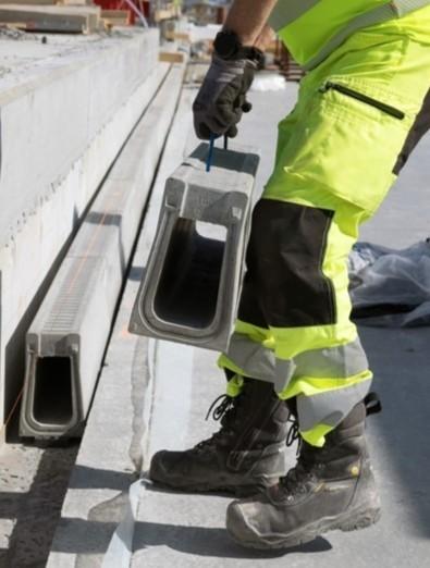 Reibungslose Installation: Das einfache Handling der Rinnen, unterstützt von Schulungen von Ulefos und BG-Graspointner, überzeugt auf der Baustelle. | Foto: BG-Graspointner