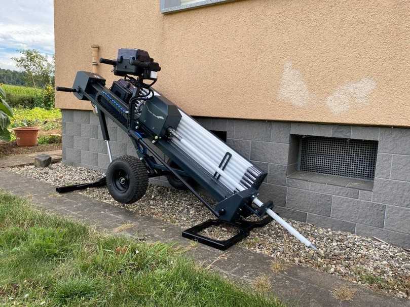 Emissionsfrei: Drill-Vole ist die erste akkubetriebene Horizontalbohranlage für Bohrungen im Hausanschlussbereich. | Foto: VDBUM/DMT Dekena-Maschinentechnik GmbH Emissionsfrei: Drill-Vole ist die erste akkubetriebene Horizontalbohranlage für Bohrungen im Hausanschlussbereich. | Foto: VDBUM/DMT Dekena-Maschinentechnik GmbH